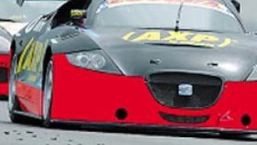<b>SORPRENDENTE</b>. Aspar rodó rapídismo con el Seat Cupra GT.