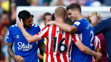 Soccer Football - Premier League - Brentford v Everton - Brentford Community Stadium, London, Britain - August 27, 2022 Everton's James Tarkowski and Dwight McNeil with Brentford's Ben Mee after the match Action Images via Reuters/Andrew Boyers EDITORIAL USE ONLY. No use with unauthorized audio, video, data, fixture lists, club/league logos or 'live' services. Online in-match use limited to 75 images, no video emulation. No use in betting, games or single club /league/player publications. Please contact your account representative for further details.