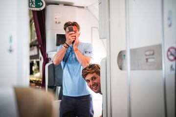 Jack Grealish fue uno de los que más animó la fiesta en el avión.