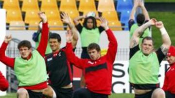 <b>A LA ESPERA. </b>Los galeses se ejercitan de cara al partido que les puede dar el título de la presente edición del Seis Naciones.