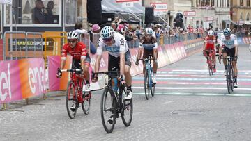 Froome: "La caída de Israel me ha lastrado, pero no me rindo"