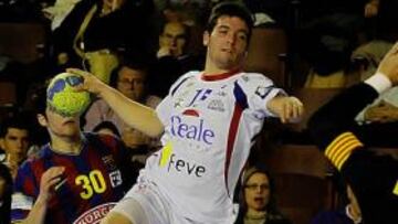 <b>CUMPLIÓ. </b>El júnior Carrillo logra un gol ante Barrufet.