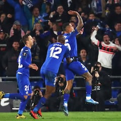 Dos mil cien azulones se citan en Amsterdam