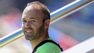 Iniesta: "Mi intención es cumplir el contrato que tengo"