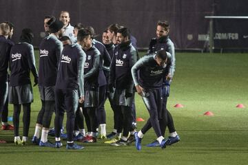 Jeison Murillo tuvo su primer entrenamiento con el Barcelona de España en el que conoció a las figuras del equipo catalán Lionel Messi y Luis Suárez.