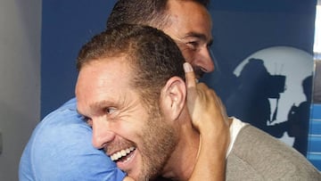 Tevenet y Peña celebran el sorteo.