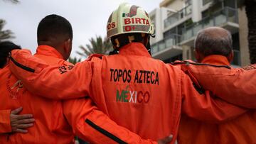 Después de varios días en los que los rescatistas siguen buscando sobrevivientes del derrumbe de edificio en Miami. Llegaron los 'Topos' de México.