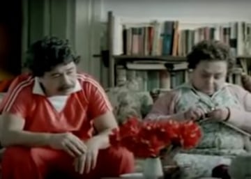 Carlos Caszely realizó esta publicidad burlándose de si mismo y el penal errado en el Mundial de 1982.