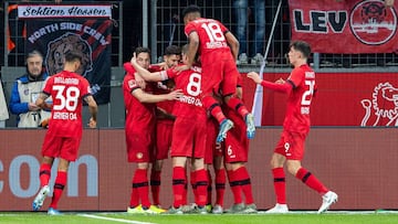 Los jugadores del Bayer Leverkusen celebran un gol. 