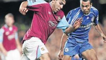 <b>MALAS INVERSIONES. </b>Tévez le costó mucho al West Ham, pero no juega; Ashley Cole es titular en el Chelsea, pero van segundos.