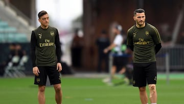 (FILES) In this file photo taken on May 28, 2019 Arsenal's German midfielder Mesut Ozil (L) and Arsenal's German-born Bosnian defender Sead Kolasinac (R) attend a training session at the Baku Olympic Stadium in Baku on May 28, 2019 on the eve of