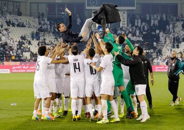 El palmarés de Xavi como entrenador del  Al-Sadd Sports Club es: Supercopa (Sheikh Jassim Cup)17.08.2019 · Al-Sadd – Al-Duhail 1-0 (final); Copa del Príncipe (Crown Prince Cup)17.01.2020 · Al-Sadd – Al-Duhail 4-0 (final); Copa de la Liga (Stars League Cup · Ooredoo Cup)10.10.2020 · Al-Sadd – Al-Arabi 4-0 (final); Copa del Emir (Amir Cup)18.12.2020 · Al-Sadd – Al-Arabi 2-1 (final); Copa del Príncipe (Crown Prince Cup)26.02.2021 · Al-Sadd – Al-Duhail 2-0 (final); Liga (Qatar Stars League) y Copa del Emir (Amir Cup).









