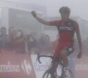 De Marchi gana entre la niebla y Dumoulin cede poco terreno