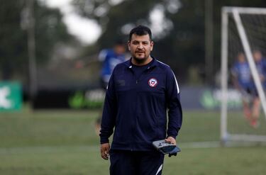 “El cambio de posición fue clave para que llegara a la Roja... Juega mucho mejor de central”