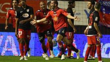 <b>DERROTA. </b>Pandiani celebra un gol en la última victoria rojilla en Pamplona, en la temporada 2009-10 en que Osasuna ganó 3-0.