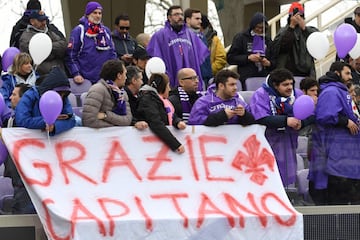 Emotivo homenaje de la afición de la Fiorentina a Astori