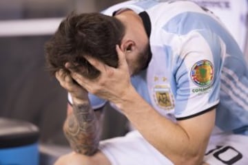 Tras 120 minutos infartantes, la Roja se quedó con el título tras superar por penales a la Albiceleste. Bravo fue el héroe chileno y Messi el villano argentino.