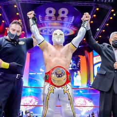 Místico se corona Campeón Universal del CMLL