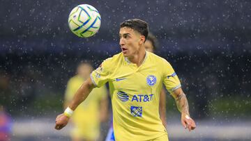 Alejandro Zendejas en un partido con el América.