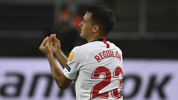 Sergio Reguilón, ante el United.