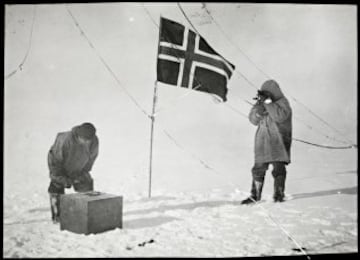 El 14 de diciembre de 1911, Roald Amundsen y su expedición, a 23 grados bajo cero, se convertían en los primeros en conquistar el Polo Sur.