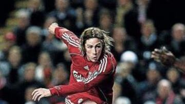 <b>A LA ESCUADRA. </b>En la foto, el momento en el que Torres le hizo el segundo gol al Arsenal. En España lo vieron siete millones de aficionados.