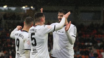 La Cultural y la Ponferradina muestran su músculo goleador