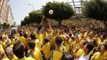 Miles de aficionados celebran el ascenso de Las Palmas