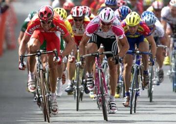 Etapa más rápida en línea: Mario 'Bello' Cipollini venció al alemán Erik Zabel en la cuarta etapa de la ronda gala de la edición de 1999. Ese día al llegar a la meta de Blois se alcanzó la media de 50,350 km/h.