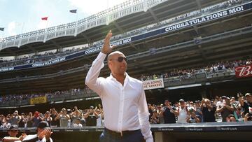 NEW YORK, NY - AUGUST 14: Former New York Yankee Derek Jeter acknowledges the crowd as he is introduced during a ceremony honoring Mariano Rivera before a game between the Tampa Bay Rays and the New York Yankees at Yankee Stadium on August 14,  in the Bronx borough of New York City. (Photo by Rich Schultz/Getty Images)