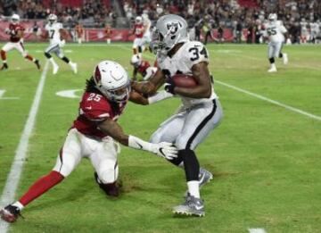 George Atkinson III fue una de las estrellas del partido al lograr dos touchdowns y 97 yardas de carrera. La otra fue el QB suplente de los Raiders, Matt McGloin, que también consiguió otros dos touchdowns.