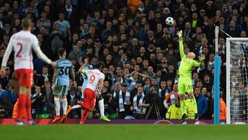 Golazo de Falcao ante el Manchester City