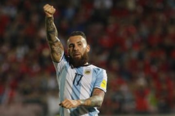 Nicolás Otamendi: es el central suplente. Gran juego aéreo para el jugador del City.