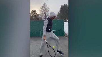 El juego de Federer en su jardín en medio de una nevada