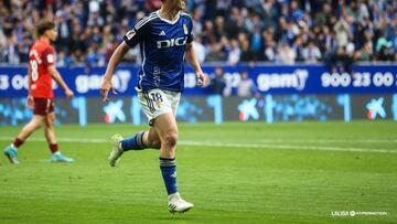 Partía en el banquillo y entró en el 29, sustituyendo a Cazorla, sin saber que poco después haría un doblete que certificaría la victoria ante el Andorra (su segundo par de goles en el curso). El Oviedo va a por el playoff y para ello necesita a un Paulino de la Fuente inspirado.