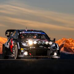 Elfyn Evans y Pepe López reinan en la noche alpina