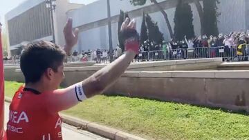 Nairo es aclamado por el público en el final de la Volta a Catalunya