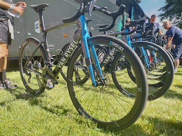 Imagen de las bicicletas Van Rysel con las que compite el Decathlon AG2R La Mondiale en el Tour de Francia 2024.