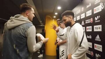 La visita de Luka Doncic a sus excompa?eros: as赤 salud車 uno a uno antes del partido