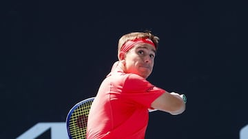 El jugador español de tenis en silla Martín de la Puente compite durante un partido en el Open de Australia.