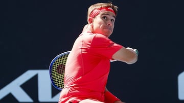 El jugador español de tenis en silla Martín de la Puente compite durante un partido en el Open de Australia.