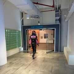 Ocon acabó la carrera ¡en el metro de Singapur!