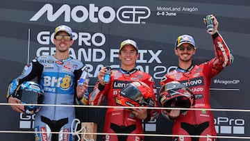 El podio de Alcañiz, con los Márquez y Pecco.