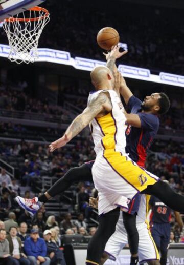 Darrun Hilliard y Robert Sacre.