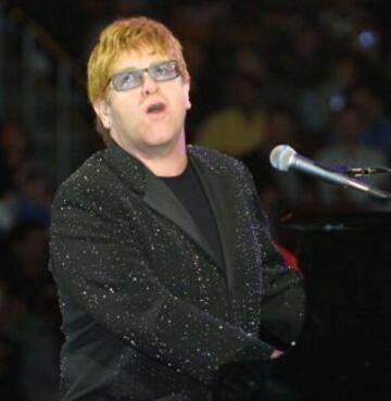 Elton John brill¨® en Philadelphia 2002.