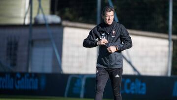 Juan Carlos Unzu&eacute;, durante un entrenamiento del Celta.