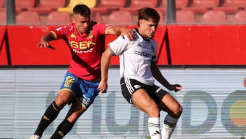 Futbol, Union Espanola vs Colo Colo.
Fecha 1, Campeonato Nacional .
El jugador de Colo Colo Leonardo Gil disputa el balon contra Bastian Yanez de Union Espanola durante el partido de primera division disputado en el estadio SEK Santa Laura Santiago, Chile.
17/02/24
Javier Salvo/Photosport
Football, Union Espanola vs Colo Colo
1nd turn, 2024 National Championship.
Colo Colo«s player Leonardo Gil competed for the ball against Bastian Yanez from Union Espanola during the first division match played at the SEK Santa Laura Santiago stadium, Chile.
17/02/24
Javier Salvo/Photosport