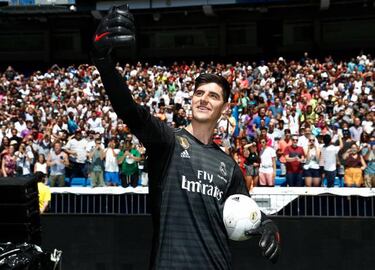 Courtois agent: "If his family were in London he wouldn't have left"