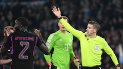 Bayern Munich's French defender #02 Dayot Upamecano (L) receives a red card from French referee Francois Letexier during the UEFA Champions League last 16 first leg between Lazio and Bayern Munich at the Olympic stadium on February 14, 2024 in Rome. (Photo by Alberto PIZZOLI / AFP)