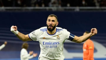 Benzema celebra uno de sus goles al Shakhtar.